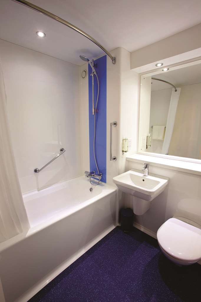 Travelodge Stirling M80 Cambusbarron Room photo